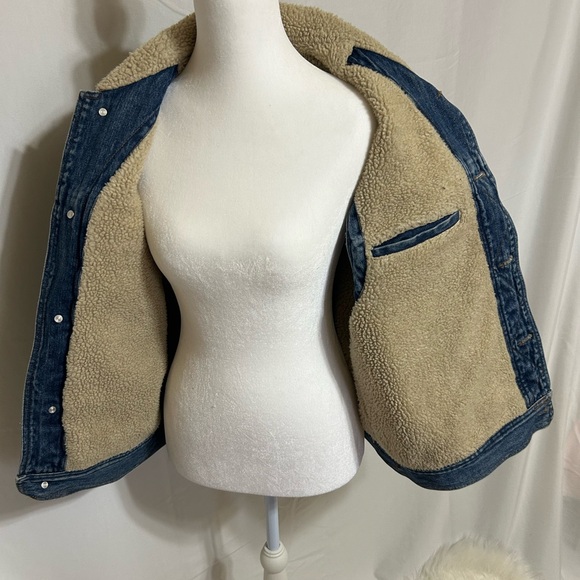 Wrangler Blue Denim Vest with Cream Sherpa Collar - Picture 4 of 5